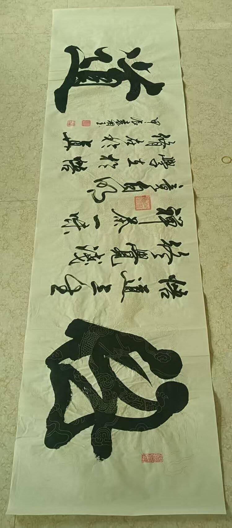 2026第2期  书法专场 【悟道】 作者  袁相玉 材质  水墨纸本 尺寸  175x46CM 形制  软片 证书  收藏证书 款识  甲辰袁相玉 钤印  袁相玉印、荣宝鉴赏、德尚、园丁之印 拍品描述    悟道三生终觉浅，禅茶一咪竞自明，学在于悟，修在于真。