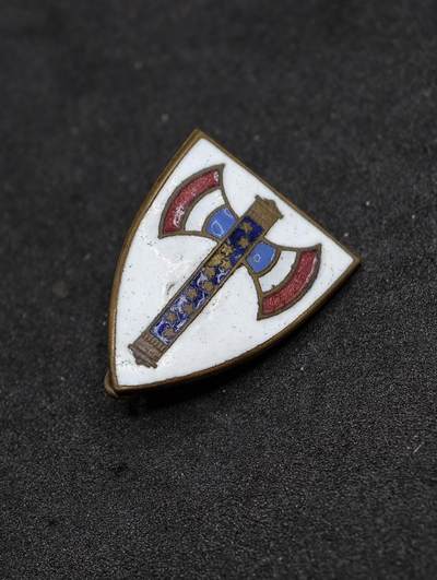 凯旋世界勋赏（持续上新中）（第22期新年大拍）（欢迎送拍）（对拍品有疑问请询问客服，不接受到手刀，出价默认拍品品相。请认真阅读拍卖规则！出价默认已认可！）（收到货请录制开箱视频，无视频概不处理问题。） - 高卢战斧盾形徽章