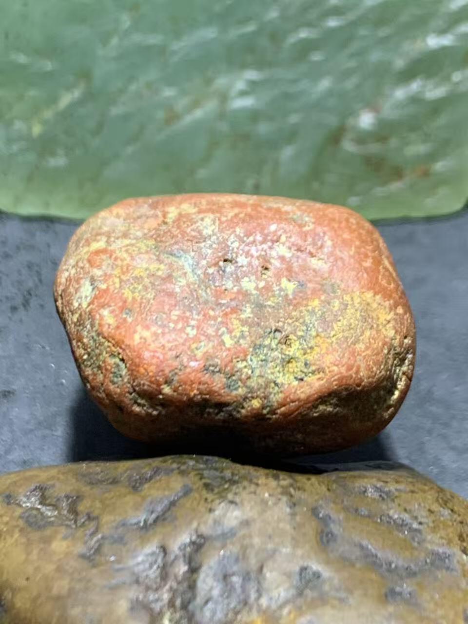 精美柿子红皮开窗料南红玛瑙原石一颗