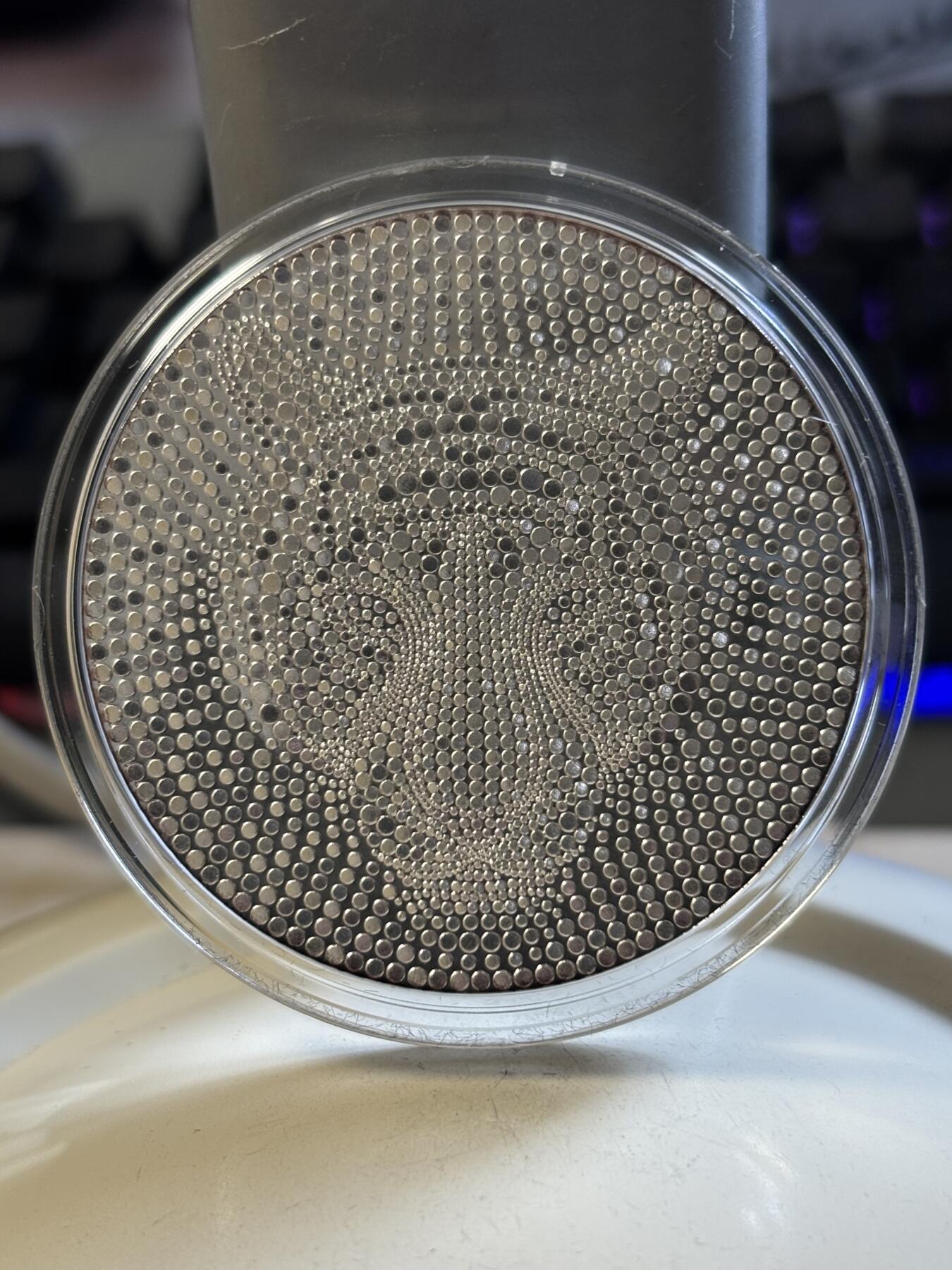 第191期拍卖 纽埃2022年中国生肖虎年圆点白虎2盎司纪念银币，999银，发行500枚，盒子内衬有破