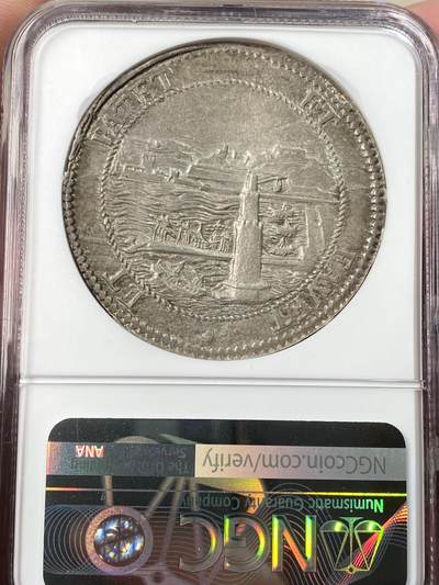 万国钱币拍卖第061期（马年首拍） NGC MS62 1699年意大利托斯卡纳大公科西莫三世·德·美第奇海景塔勒大银 作为佛罗伦萨最为出名的名门望族 文艺复兴的中流砥柱 美第奇家族已然成为了艺术史上绕不开的名字 其对发行钱币的艺术追求自然也是领先于时代 而此枚海景塔勒就是其中的代表之作 这枚发行于17世纪末的大银描绘了当时利沃诺港口的繁荣景象 打制清晰 光度柔和 优雅地中海淡彩包浆环绕 不容错过的典藏级品质