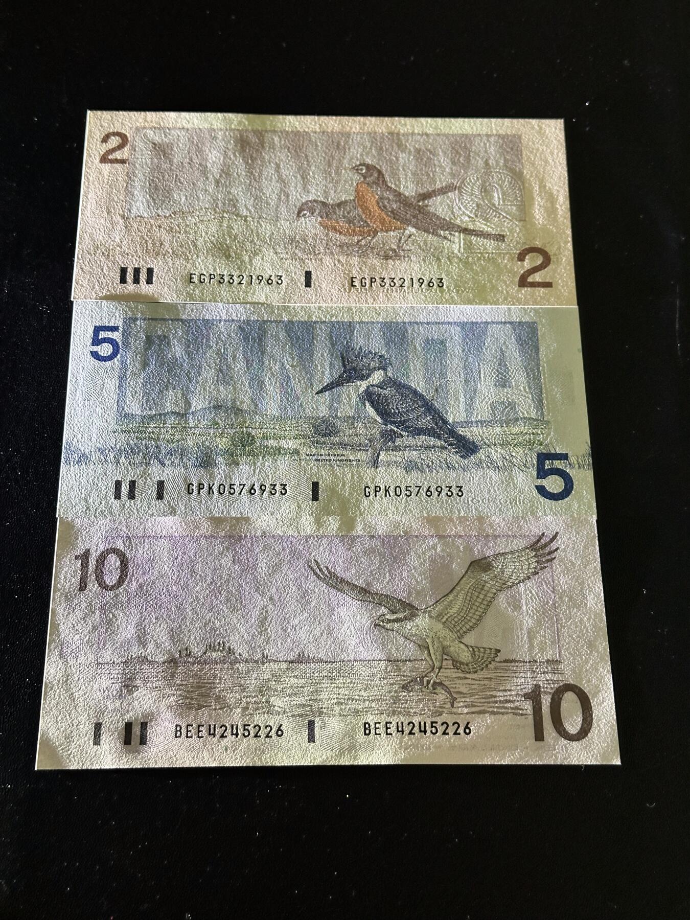 《外钞收藏家》第六百一十一期（农历新年第一场/快递恢复正常再发货）（长期征集拍品、欢迎藏友们联系合作） 加拿大鸟版2、5、10元 三张一起 全新