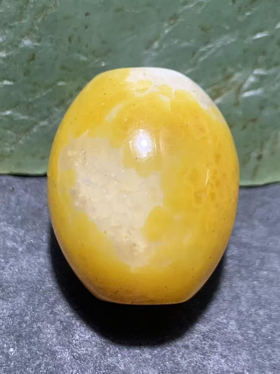 精美冰飘鸡油黄战国红玛瑙随形桶珠一颗！