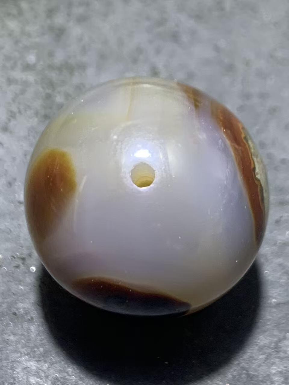 精美天然高玉化原皮巴西玛瑙2.4大圆珠一颗，