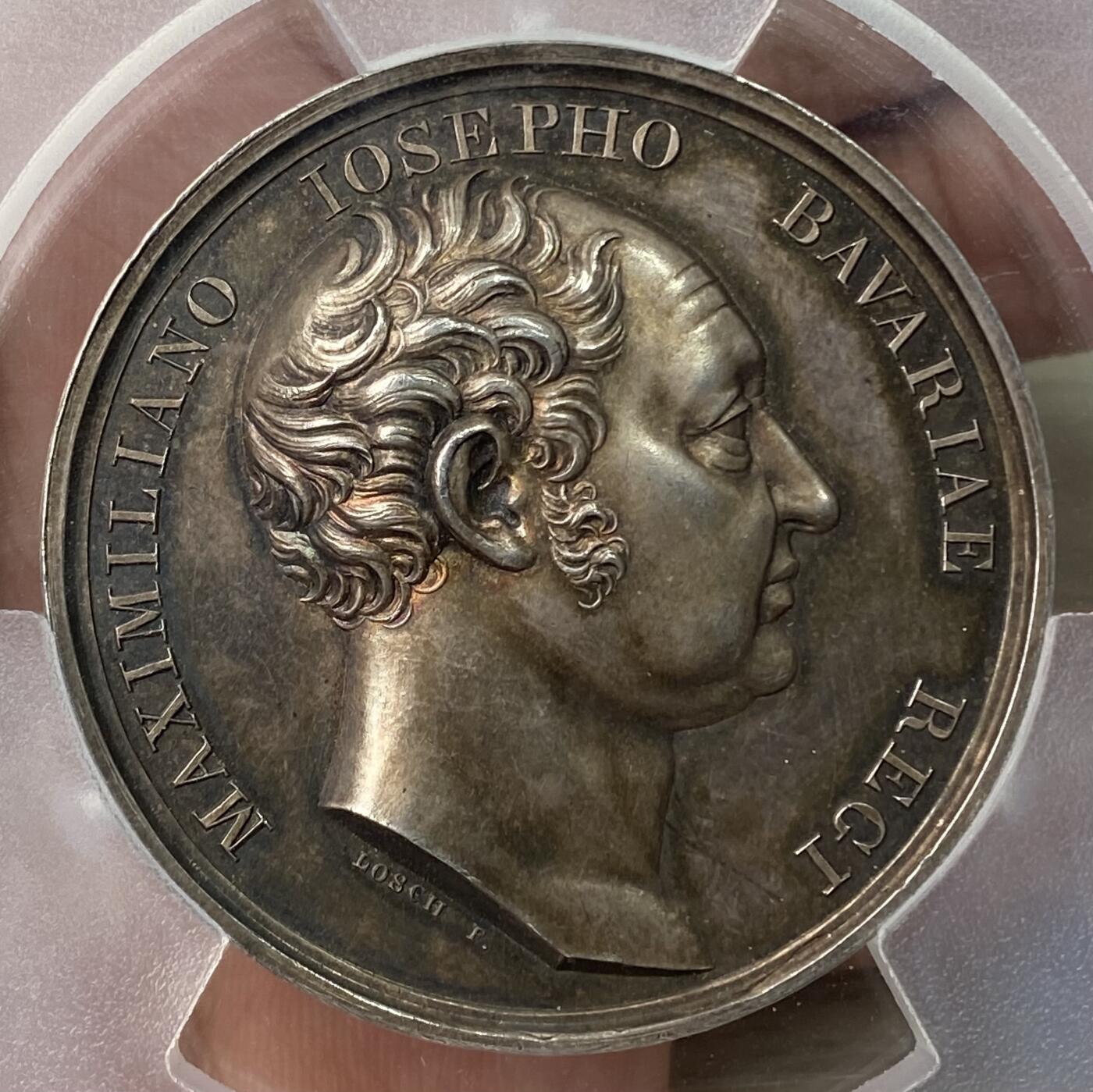 万国钱币拍卖第061期（马年首拍） PCGS SP63 1824年德国巴伐利亚马克西米利安一世执政25周年纪念大银章 精铸高浮雕 巴伐利亚狮子凯旋门庄严肃立 原味欧陆五彩环绕 48MM大规格 PC唯一冠军分