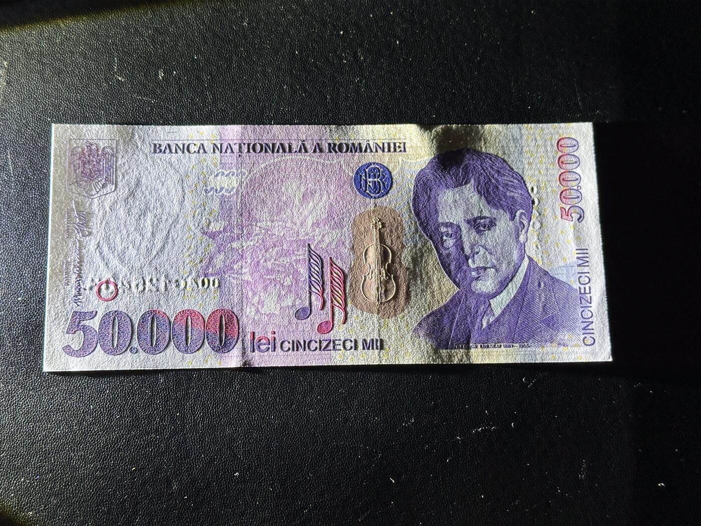 《外钞收藏家》第六百一十一期（农历新年第一场/快递恢复正常再发货）（长期征集拍品、欢迎藏友们联系合作） 2000年罗马尼亚5万全新角不绝+2001年10万塑料钞全新