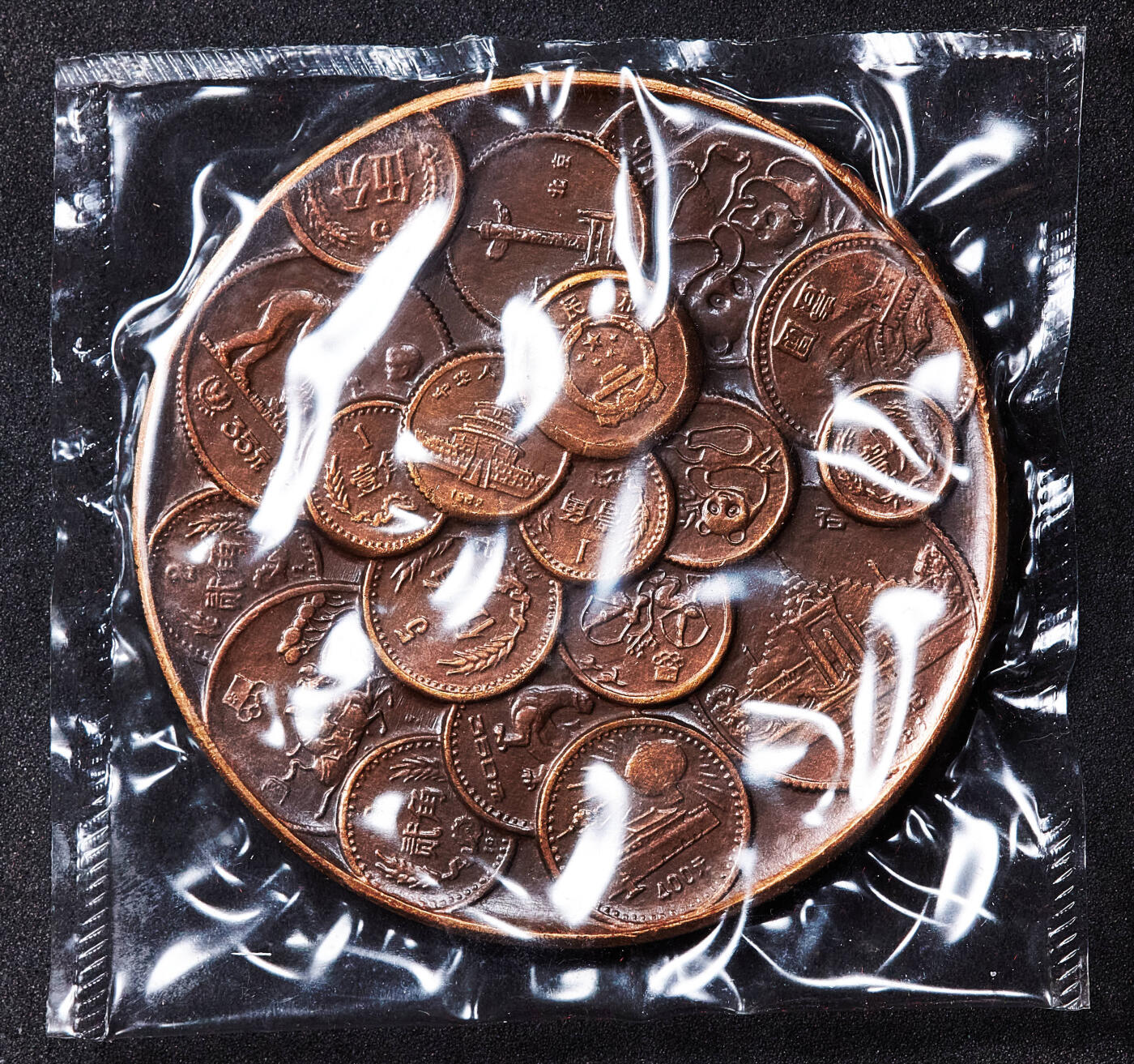 【俄甄集藏】马年新春第一拍 2026年(048)02-25星期三 晚 19:30 全场包邮 中国1995年纪念北京国际邮票钱币博览会召开币中币大铜章，上海造币厂出品，原盒证，直径60mm，重约120克