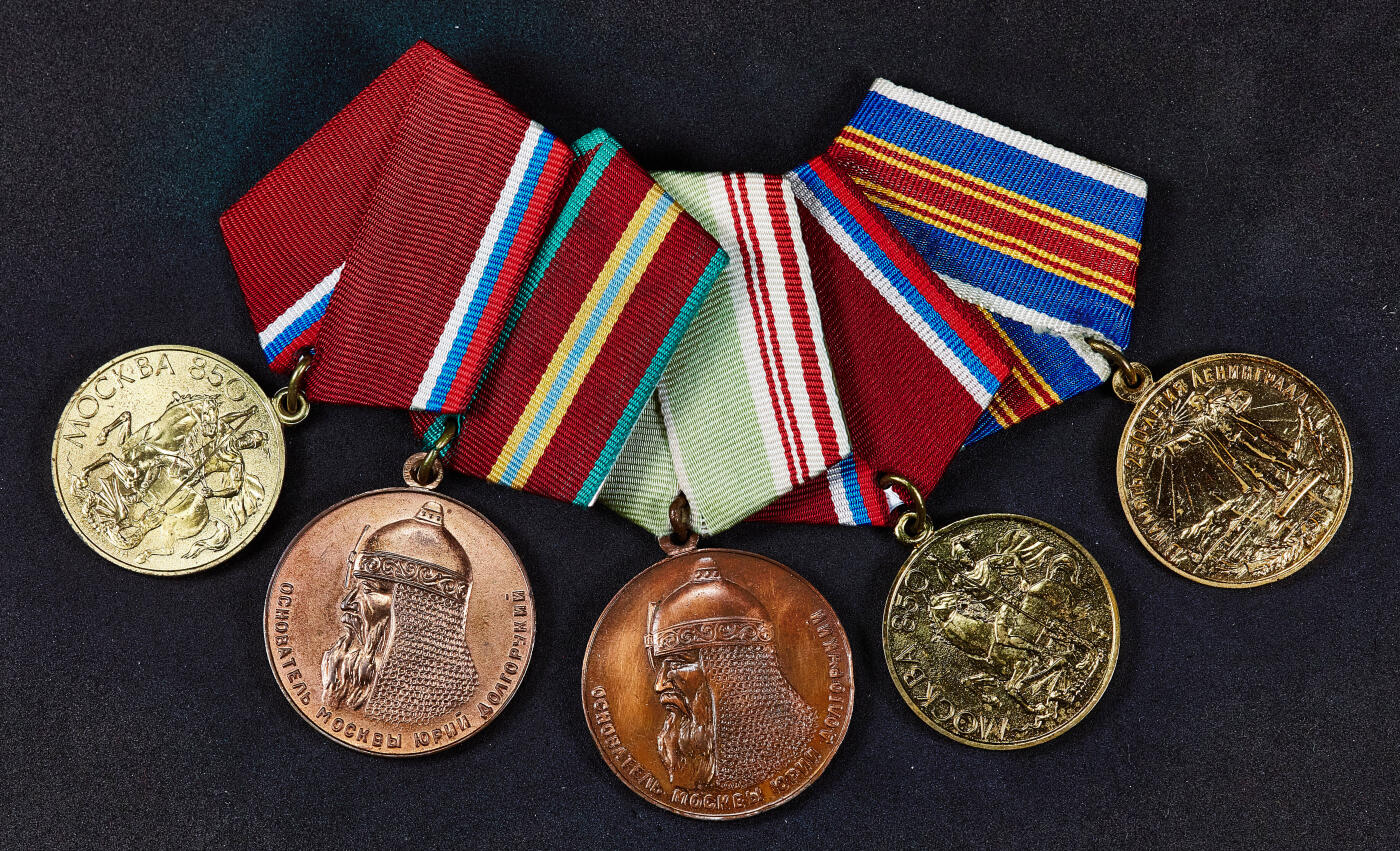 【俄甄集藏】马年新春第一拍 2026年(048)02-25星期三 晚 19:30 全场包邮 俄罗斯1997年莫斯科建城850周年奖章，俄罗斯1997年尤里·多尔戈鲁基奖章，苏联1982年纪念列宁格勒建城250周年奖章5枚一组