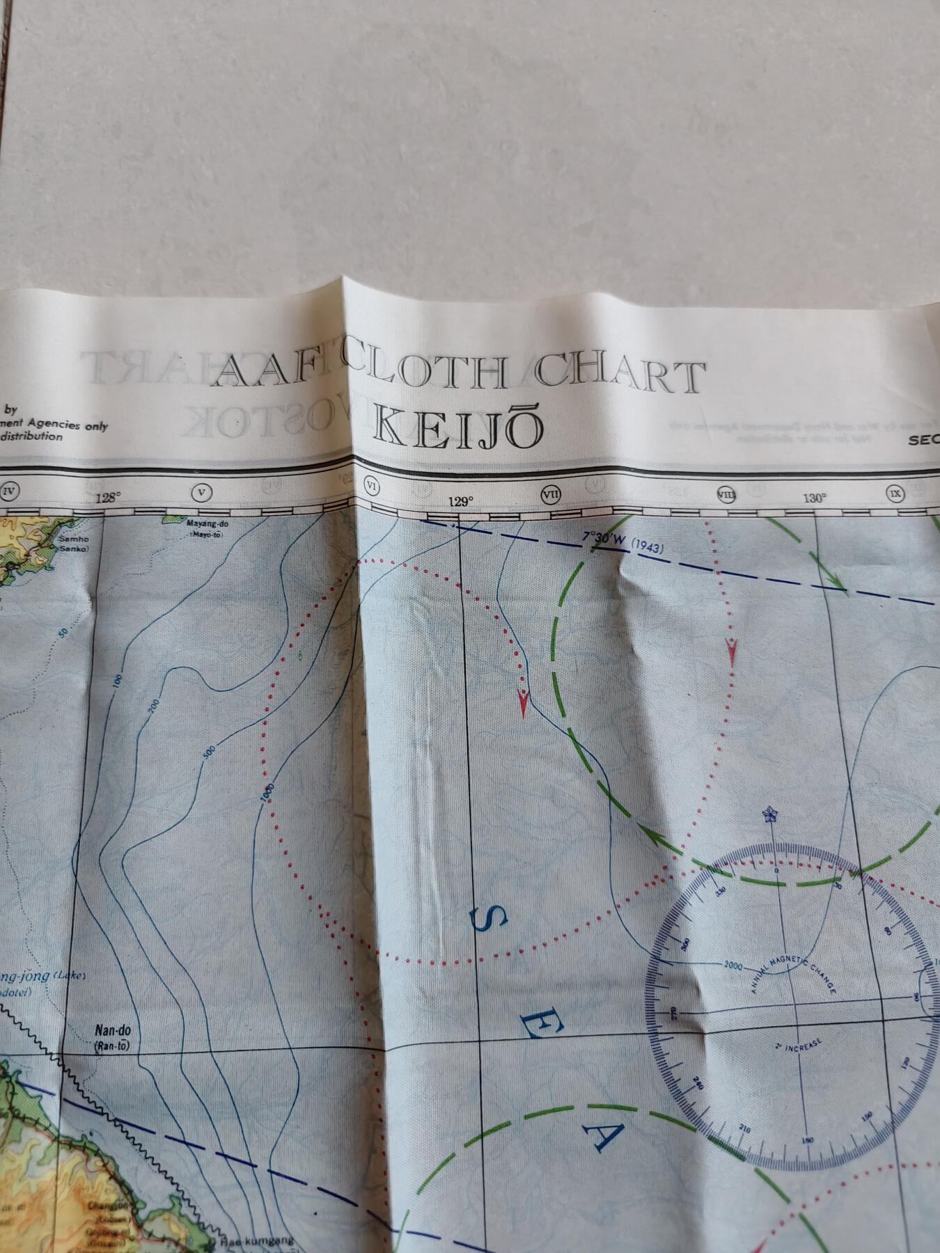 老王徽章第182期  美国二战陆军航空兵逃生图 正面为俄罗斯符拉迪沃斯托克 背面为日据时期首尔 尺寸约60×60cm 少见地区