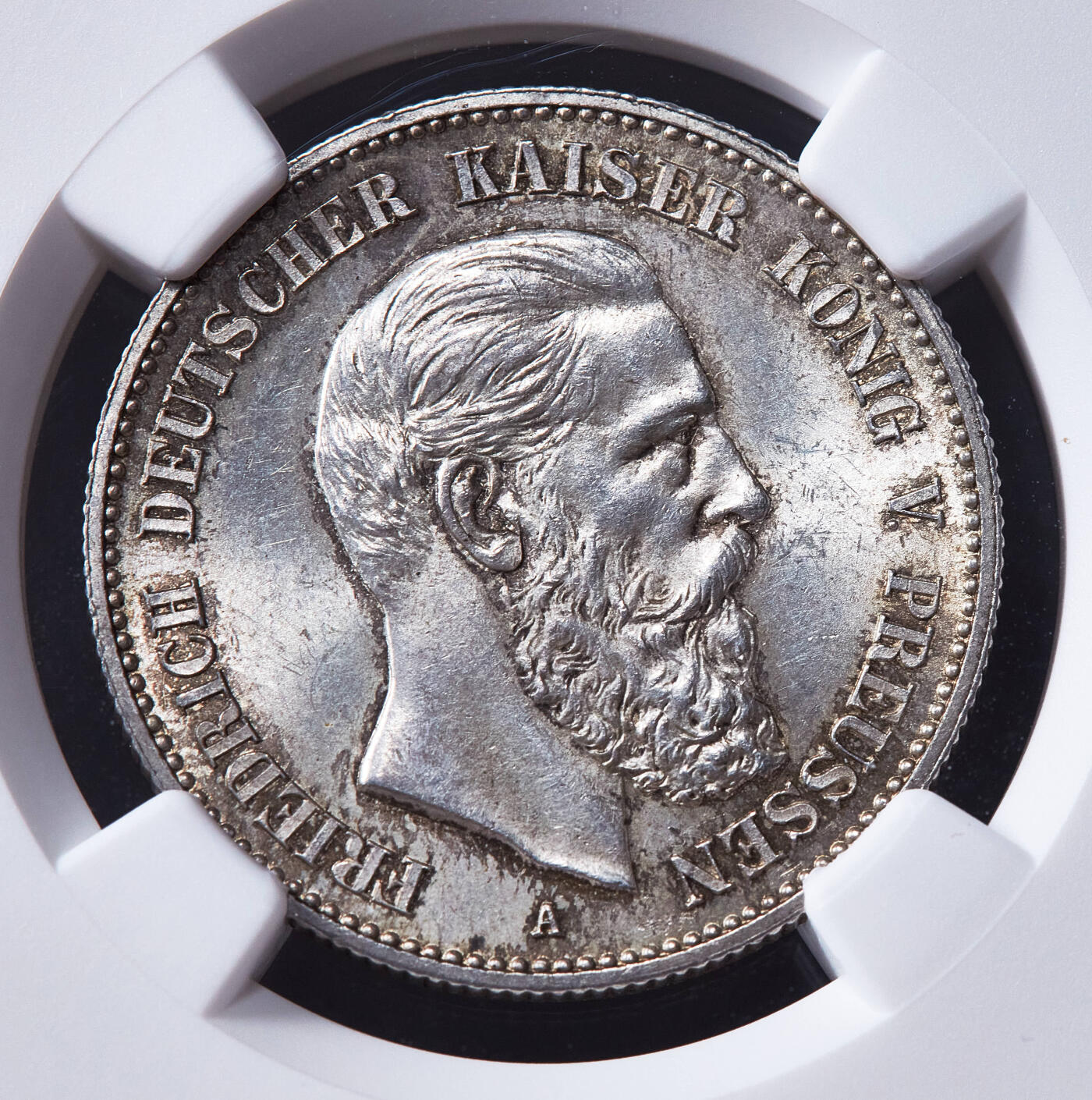 【俄甄集藏】马年新春第一拍 2026年(048)02-25星期三 晚 19:30 全场包邮 德国普鲁士1888年A版三皇之年弗里德里希三世2马克短翅鹰银币，NGC MS64，黄油彩老包浆，转光品相，名誉品种