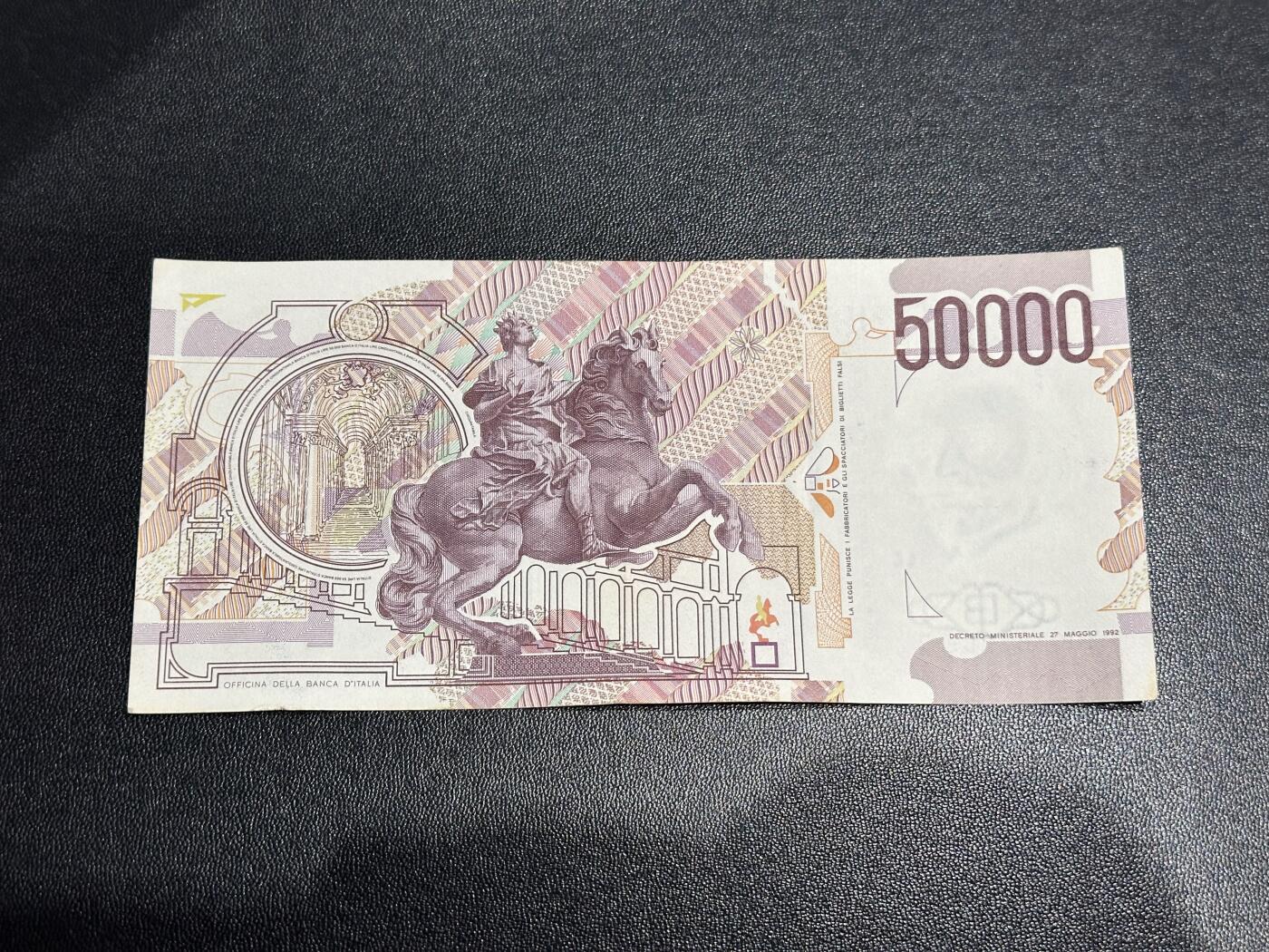 《外钞收藏家》第六百一十一期（农历新年第一场/快递恢复正常再发货）（长期征集拍品、欢迎藏友们联系合作） 1992年意大利5万里拉 AU品相 号码无47靓号