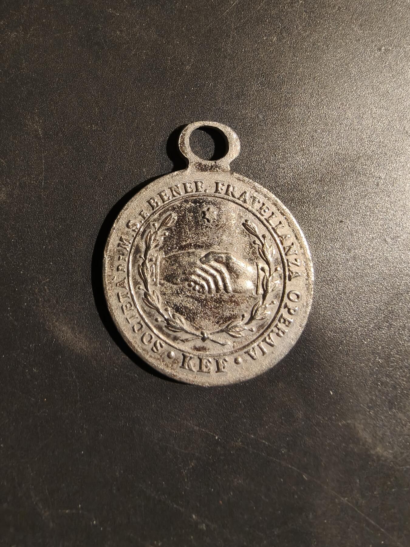 老王徽章第182期 意大利工人兄弟会纪念章