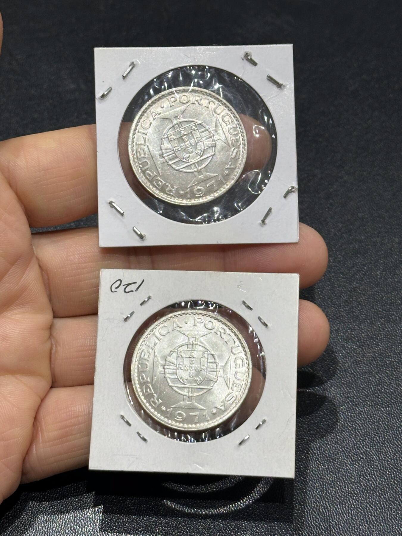 《外钞收藏家》第六百一十一期（农历新年第一场/快递恢复正常再发货）（长期征集拍品、欢迎藏友们联系合作） 1971年澳门5元银币 2枚一起