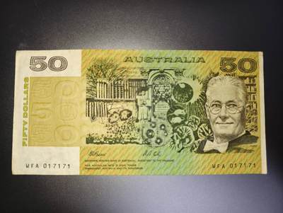 春节钱币瓷器清货捡漏拍场 - 澳大利亚老版纸质50元 大票幅 签名和品相如图