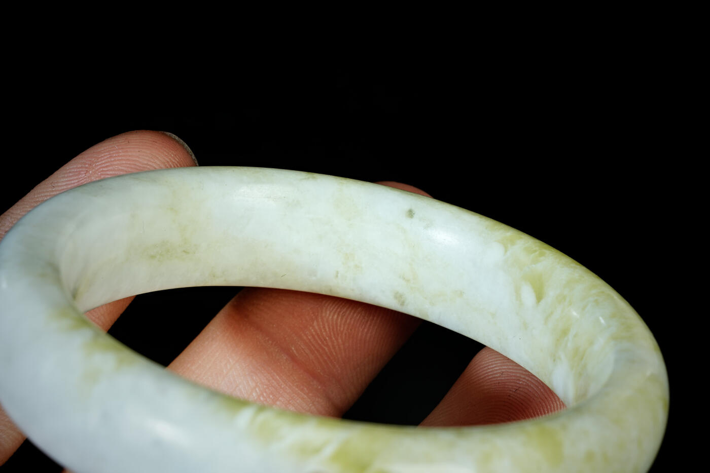 上海都达杂项专场三十一【全场包邮】  天然 蓝田玉贵妃手镯89-54