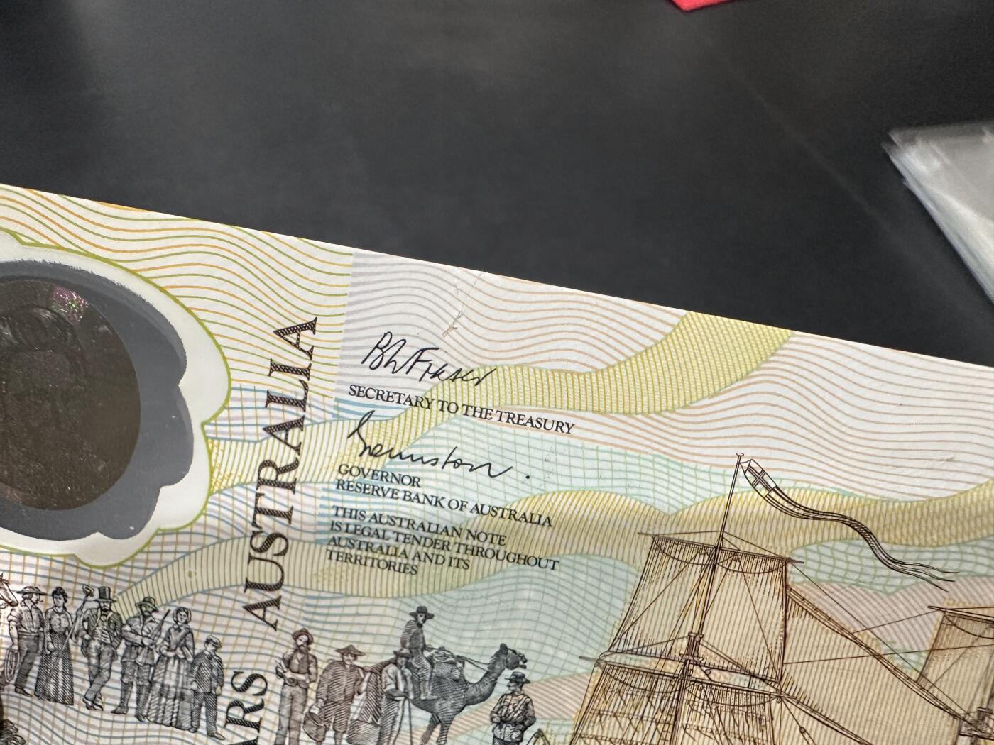 《外钞收藏家》第六百一十一期（农历新年第一场/快递恢复正常再发货）（长期征集拍品、欢迎藏友们联系合作） 澳门、马耳他、法国、阿根廷、澳大利亚7张一起 非全新 品相如图 澳大利亚10元纪念钞有个小裂口