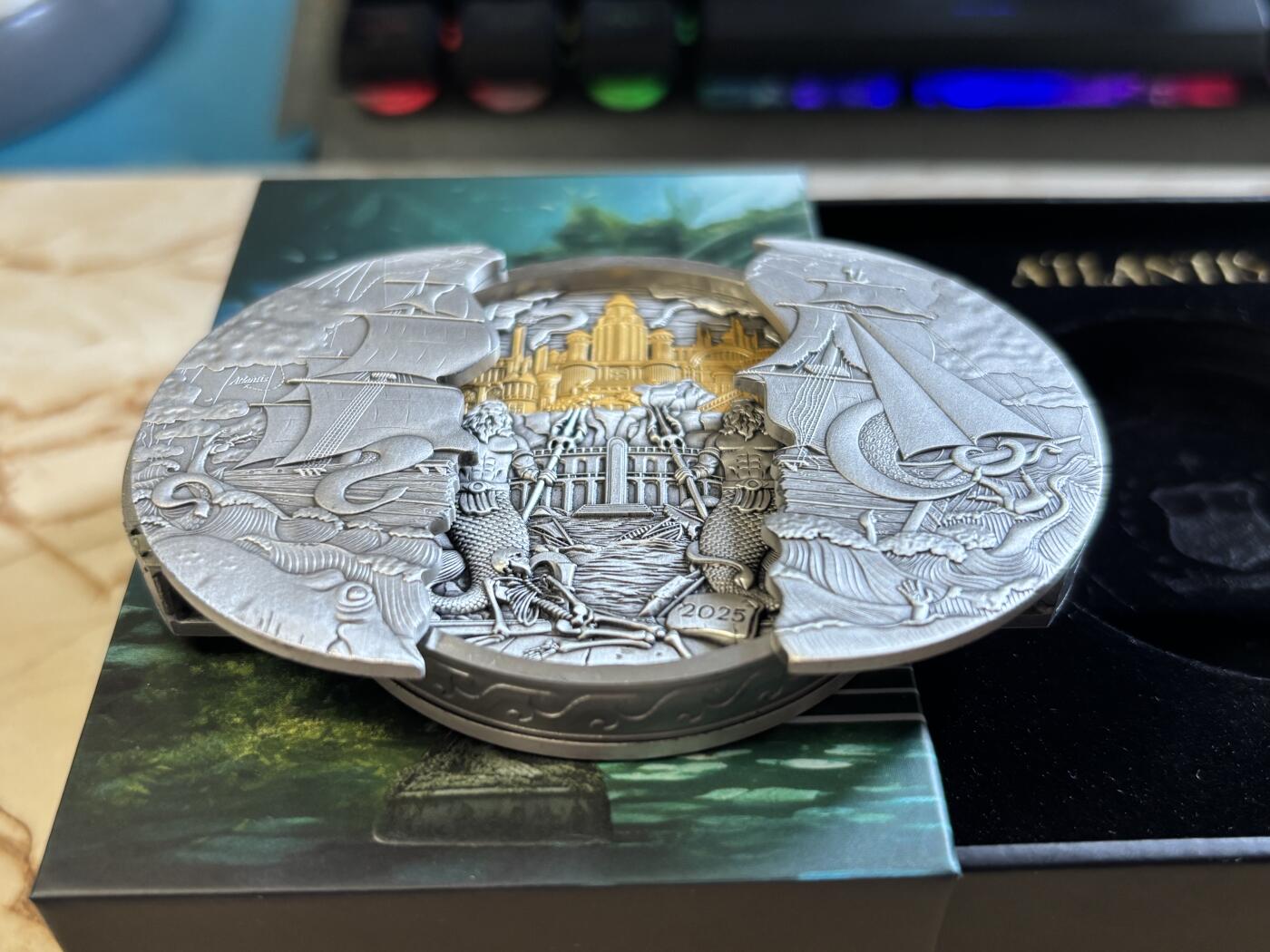 第191期拍卖 萨摩亚2025年亚特兰蒂斯仿古镀金5盎司纪念银币机关币，999银+铜镍合金，5盎司银+110克铜镍，发行249枚