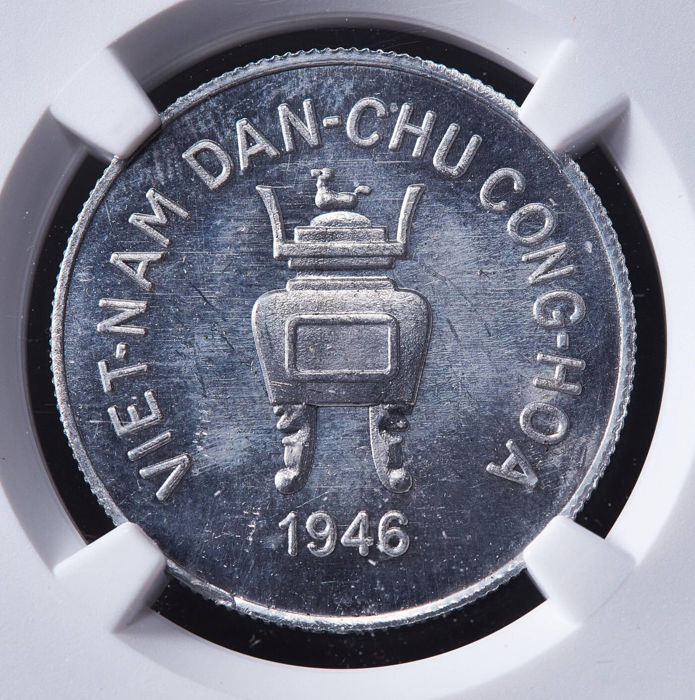 【俄甄集藏】马年新春第一拍 2026年(048)02-25星期三 晚 19:30 全场包邮 越南1946年阳版香炉5毫铝币，NGC MS62，底板凝霜，细节犀利，疑似低评