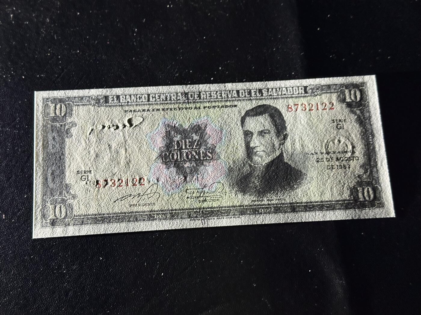 《外钞收藏家》第六百一十一期（农历新年第一场/快递恢复正常再发货）（长期征集拍品、欢迎藏友们联系合作） 1983年萨尔瓦多10克朗 全新UNC 尾122