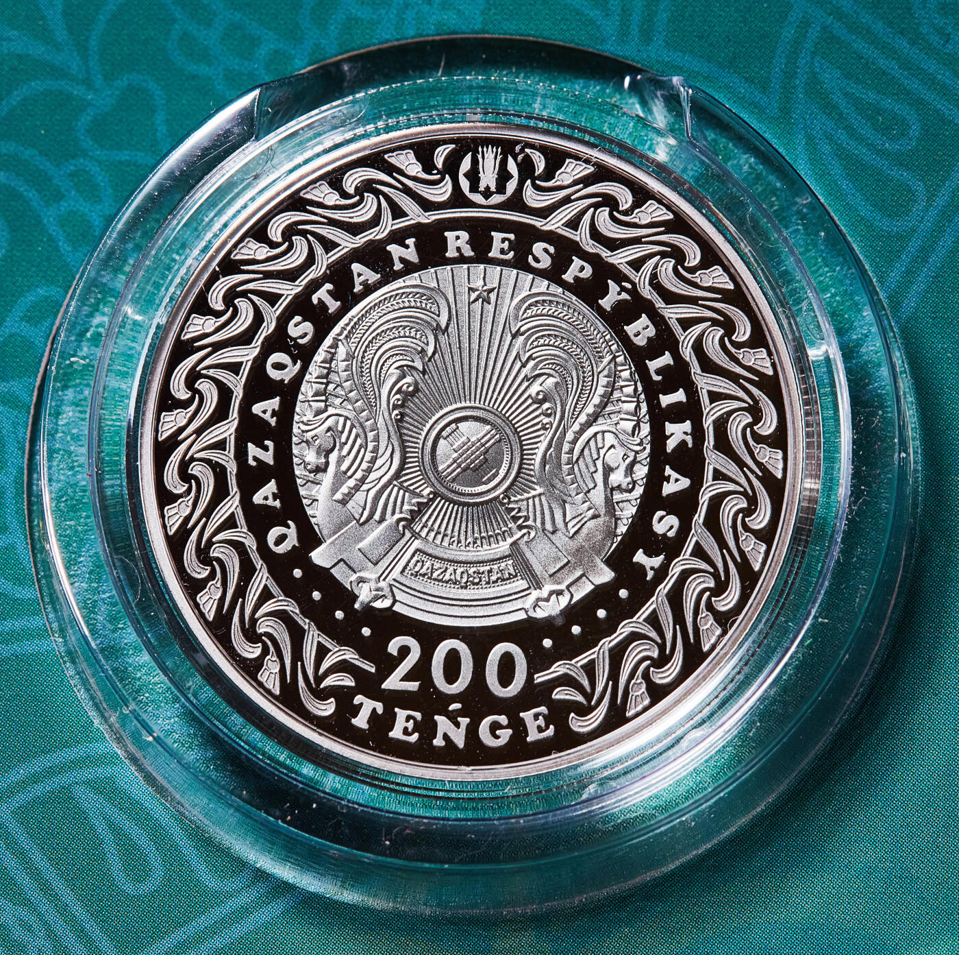 【俄甄集藏】马年新春第一拍 2026年(048)02-25星期三 晚 19:30 全场包邮 哈萨克斯坦2020年游牧民族宝藏-七宝（骏马、灵缇猎犬、金雕、武器、妻子、 知识、男子气概）100坚戈双色纪念币7枚，200坚戈精制纪念币1枚，8枚全套卡装，少见品种