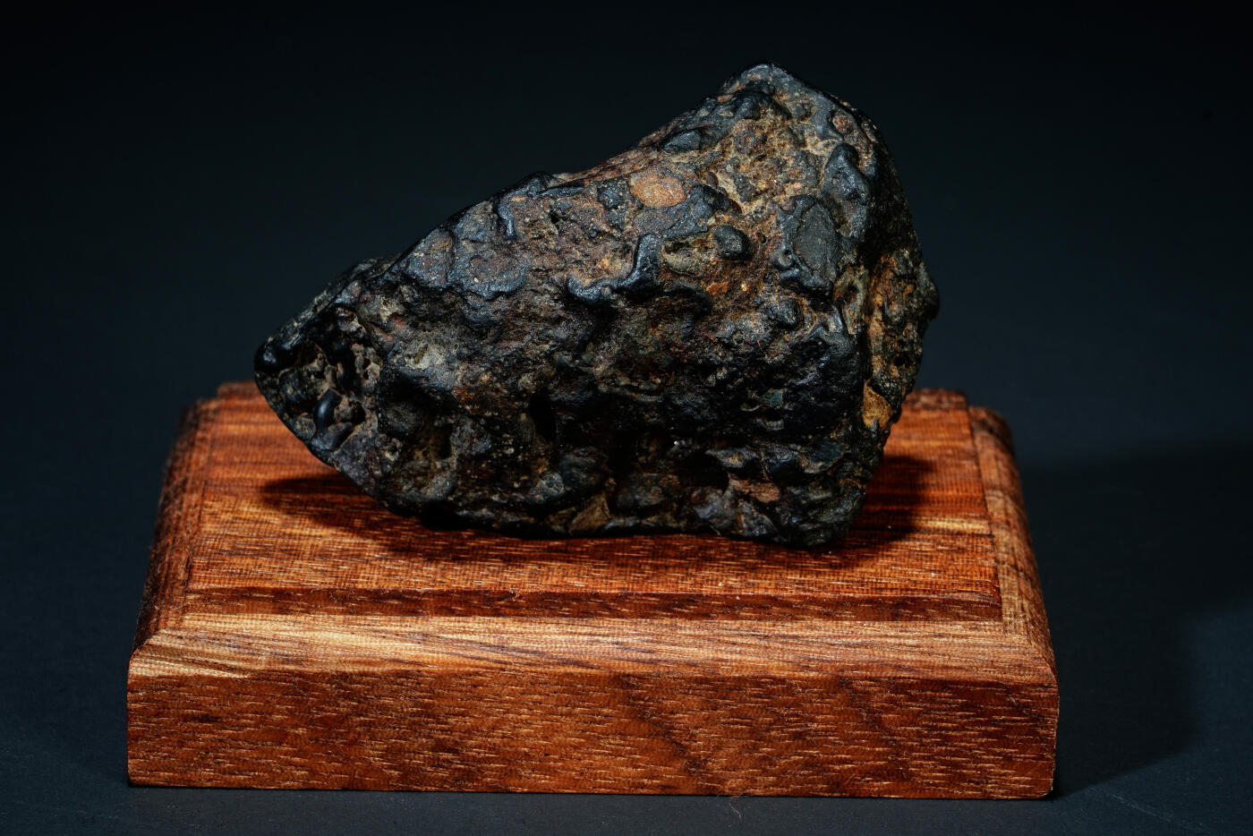 上海都达杂项专场三十一【全场包邮】  陨石连座89-2