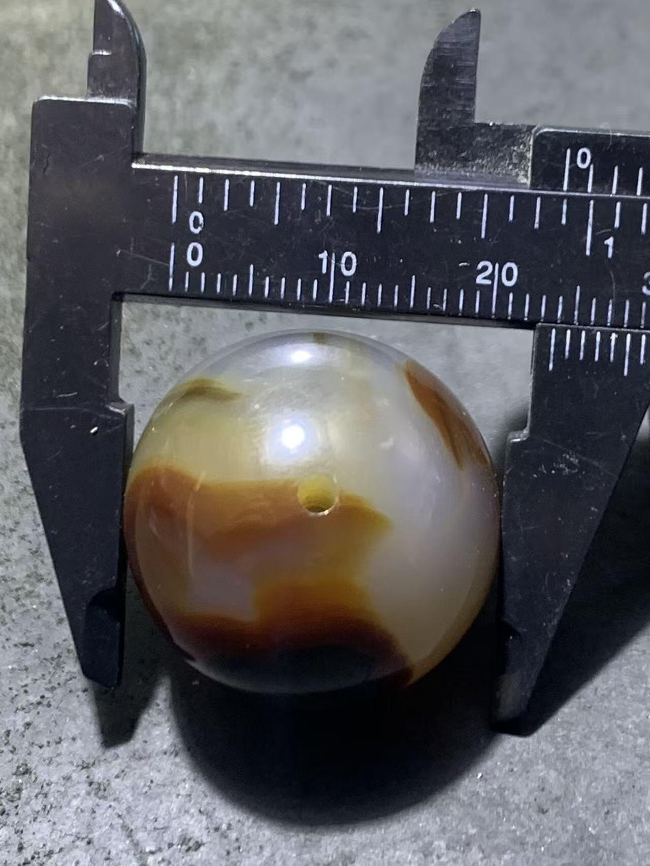 精美天然高玉化原皮巴西玛瑙2.4大圆珠一颗，