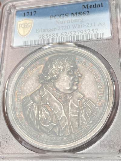 万国钱币拍卖第061期（马年首拍） PCGS MS62 1717年德国纽伦堡宗教改革200周年纪念大银章 正面宗教领袖马丁·路德高浮雕侧相 背面宗教女神跪像手持圣经面向耶和华之光 罕见早期新教改革品种 高浮雕欧陆五彩收藏级 PC唯一冠军分