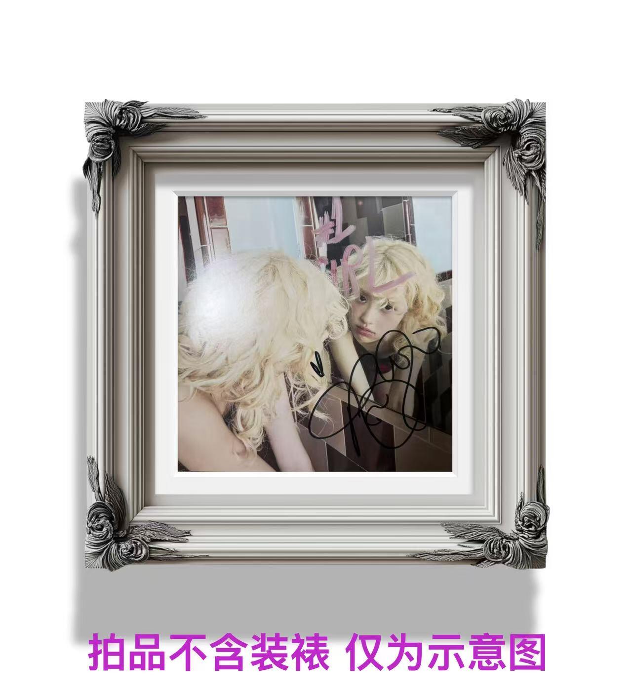 零元拍：BLACKPINK主唱ROSÉ亲签ROSIE 아이돌 카드 “偶像卡”，🇰🇷带回，完美无瑕，愿年年的玫瑰，都为你盛放，朴彩英29岁生日快乐：尺寸：27.8×27.8CM