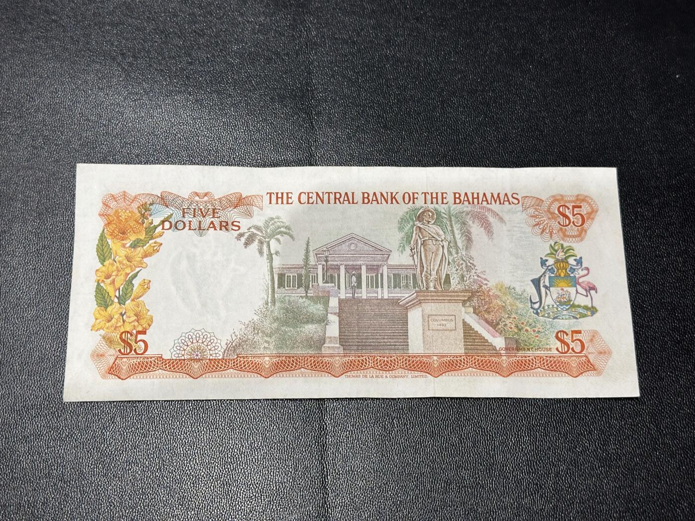 《外钞收藏家》第六百一十一期（农历新年第一场/快递恢复正常再发货）（长期征集拍品、欢迎藏友们联系合作） 1974年巴哈马5元 彩背 非全新 品相如图