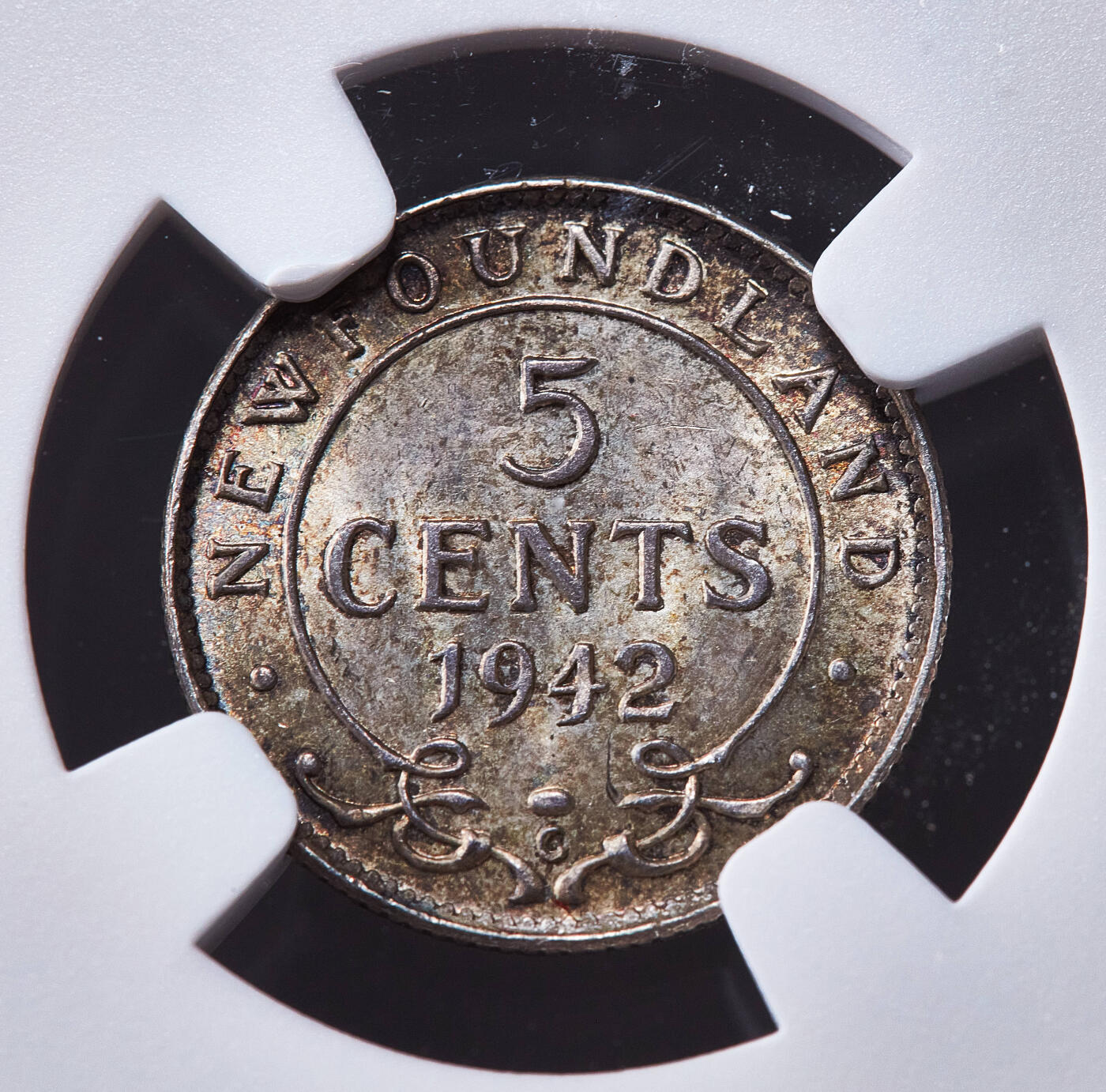 【俄甄集藏】马年新春第一拍 2026年(048)02-25星期三 晚 19:30 全场包邮 英属加拿大纽芬兰1942年乔治六世C版5分银币，NGC MS63，五彩包浆，转光品相