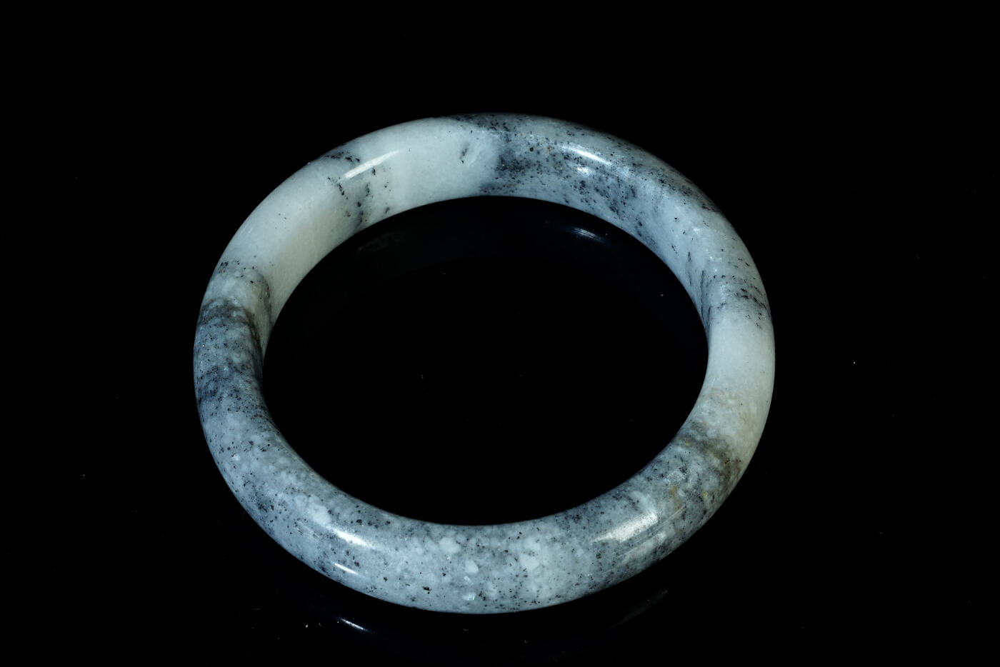 上海都达杂项专场三十一【全场包邮】  天然和田玉点墨青花手镯89-51