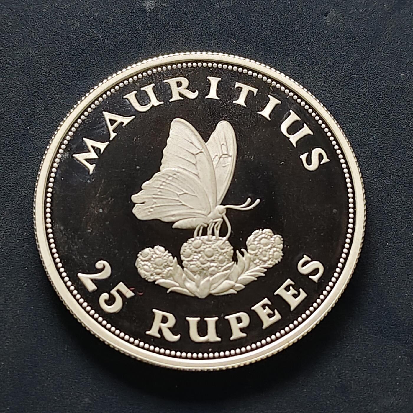 【全场包邮】纯粹捡漏拍503场 毛里求斯1975年25卢比WWF组织15周年系列青凤蝶精制纪念银币【38.61毫米28.28克92.5%】