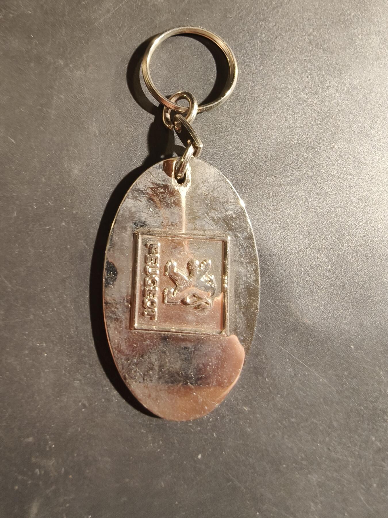 老王徽章第182期 法国标致汽车钥匙扣