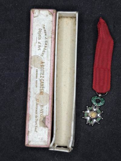 凯旋世界勋赏（第22期新年大拍）（欢迎送拍）（对拍品有疑问请询问客服，不接受到手刀，出价默认拍品品相。请认真阅读拍卖规则！出价默认已认可！）（收到货请录制开箱视频，无视频概不处理问题。） - 法国三共荣誉军团勋章mini银制核心金制