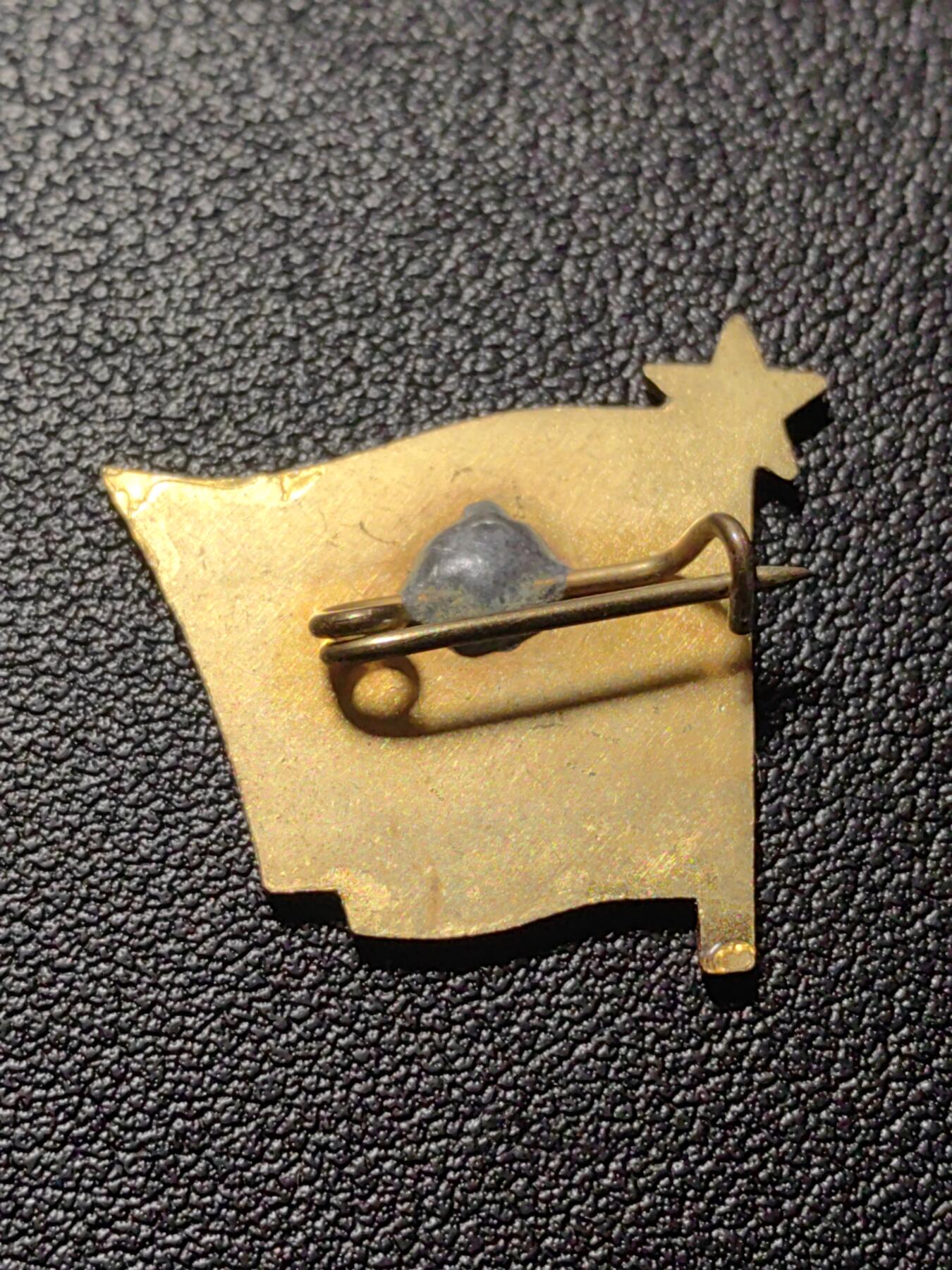 靖甫拍卖第四场 匈牙利共青团证章 大尺寸别针版