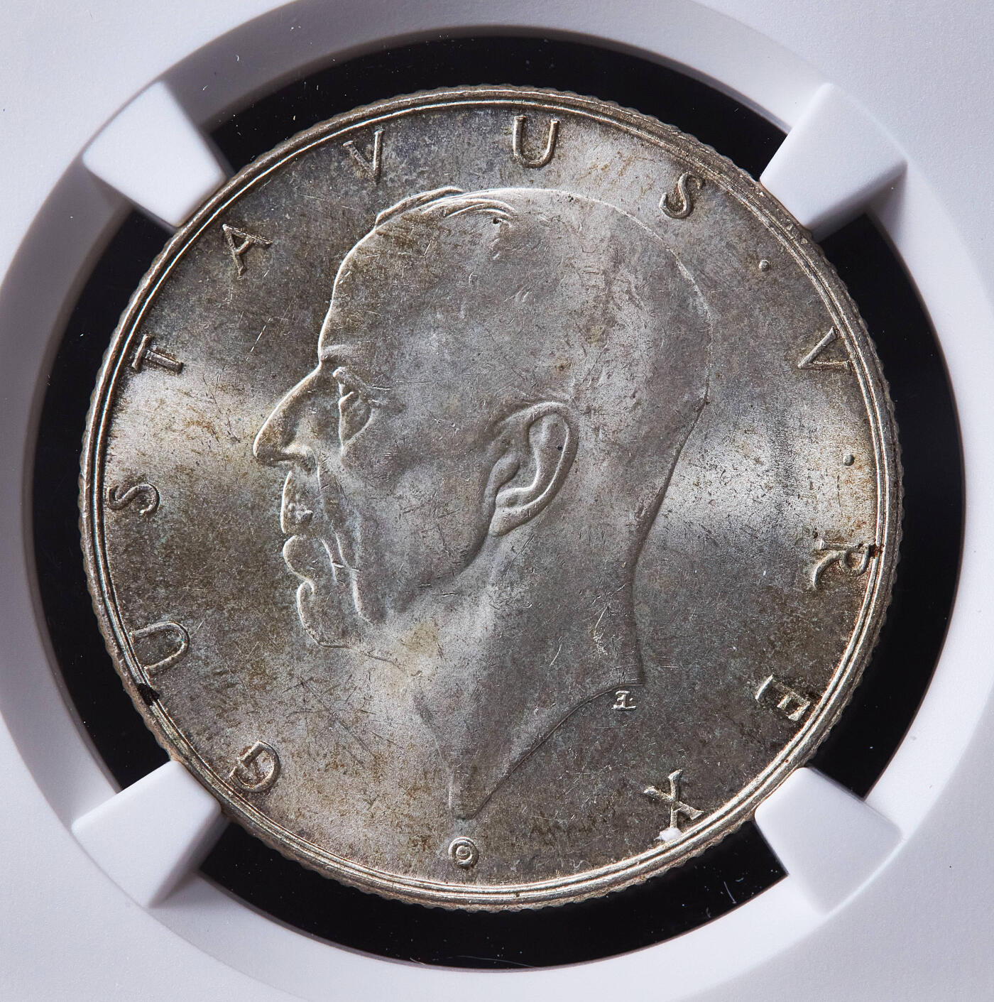 【俄甄集藏】马年新春第一拍 2026年(048)02-25星期三 晚 19:30 全场包邮 瑞典1938年G版美国特拉华州移民三百年纪念2克朗银币，NGC MS64，黄油彩，车轮转光