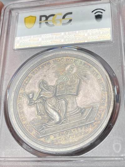 万国钱币拍卖第061期（马年首拍） PCGS MS62 1717年德国纽伦堡宗教改革200周年纪念大银章 正面宗教领袖马丁·路德高浮雕侧相 背面宗教女神跪像手持圣经面向耶和华之光 罕见早期新教改革品种 高浮雕欧陆五彩收藏级 PC唯一冠军分
