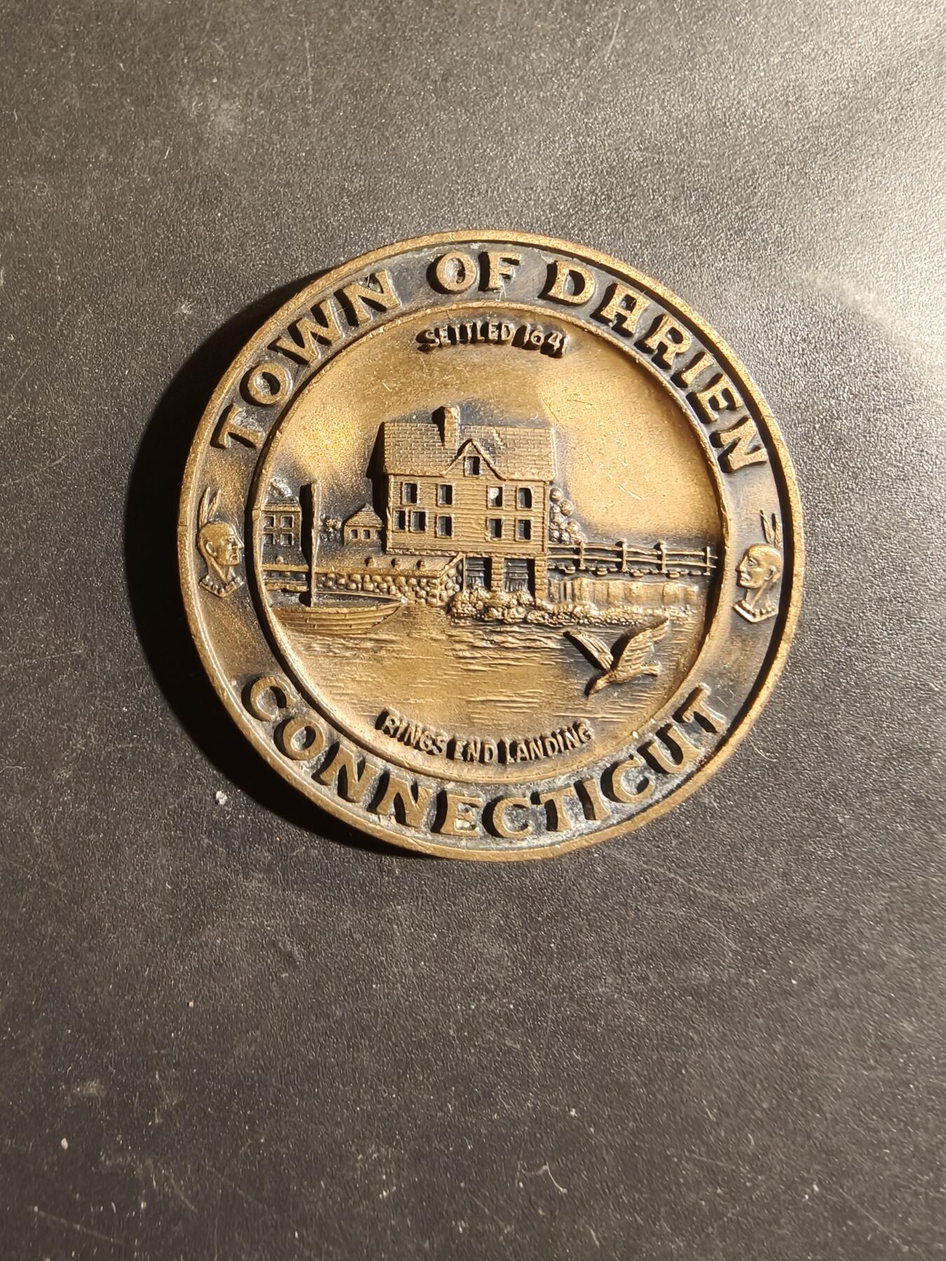 老王徽章第182期 康涅狄格州达里恩镇纪念章