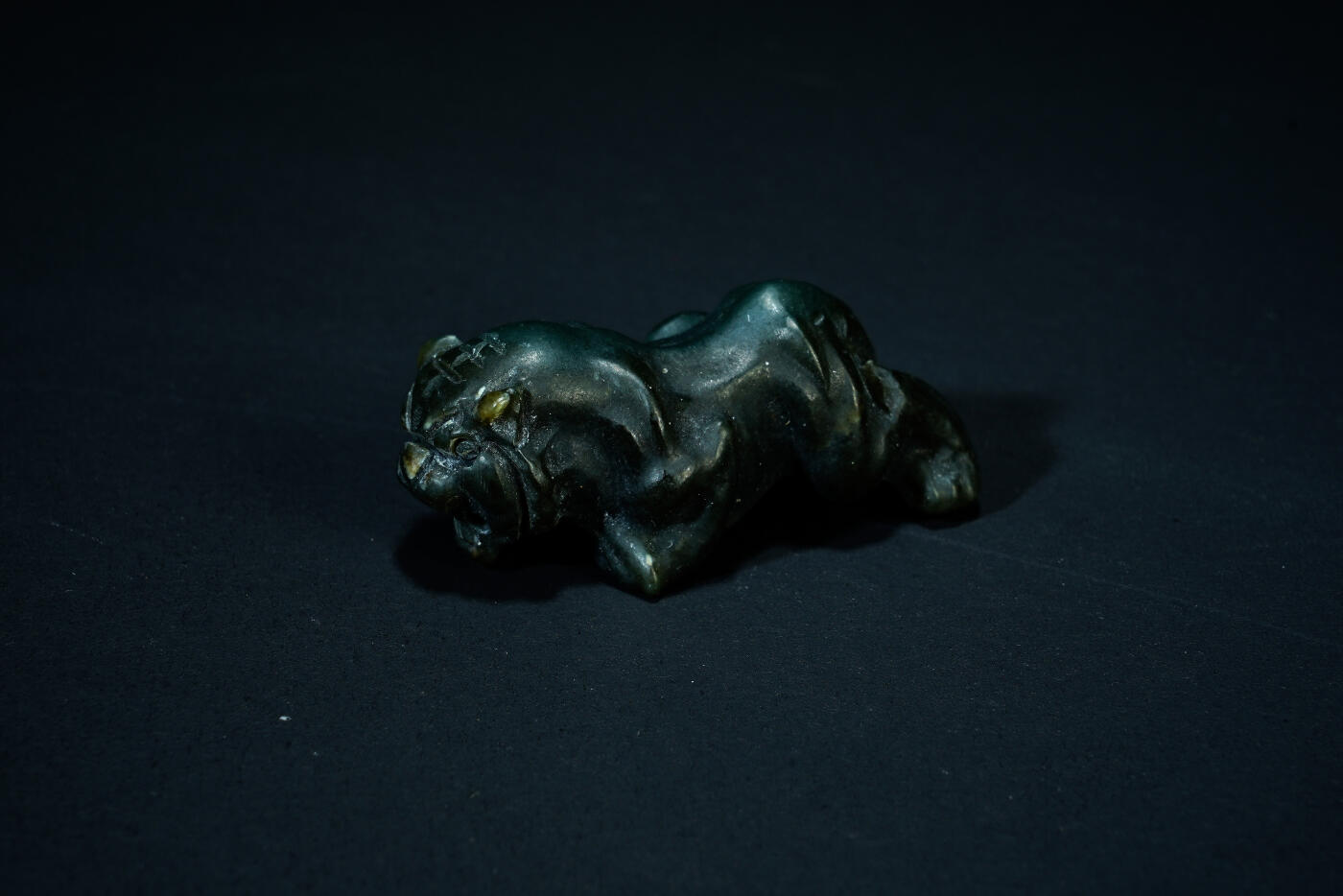 上海都达杂项专场三十一【全场包邮】  天然和田玉青玉精雕《虎虎生威》挂件89-93