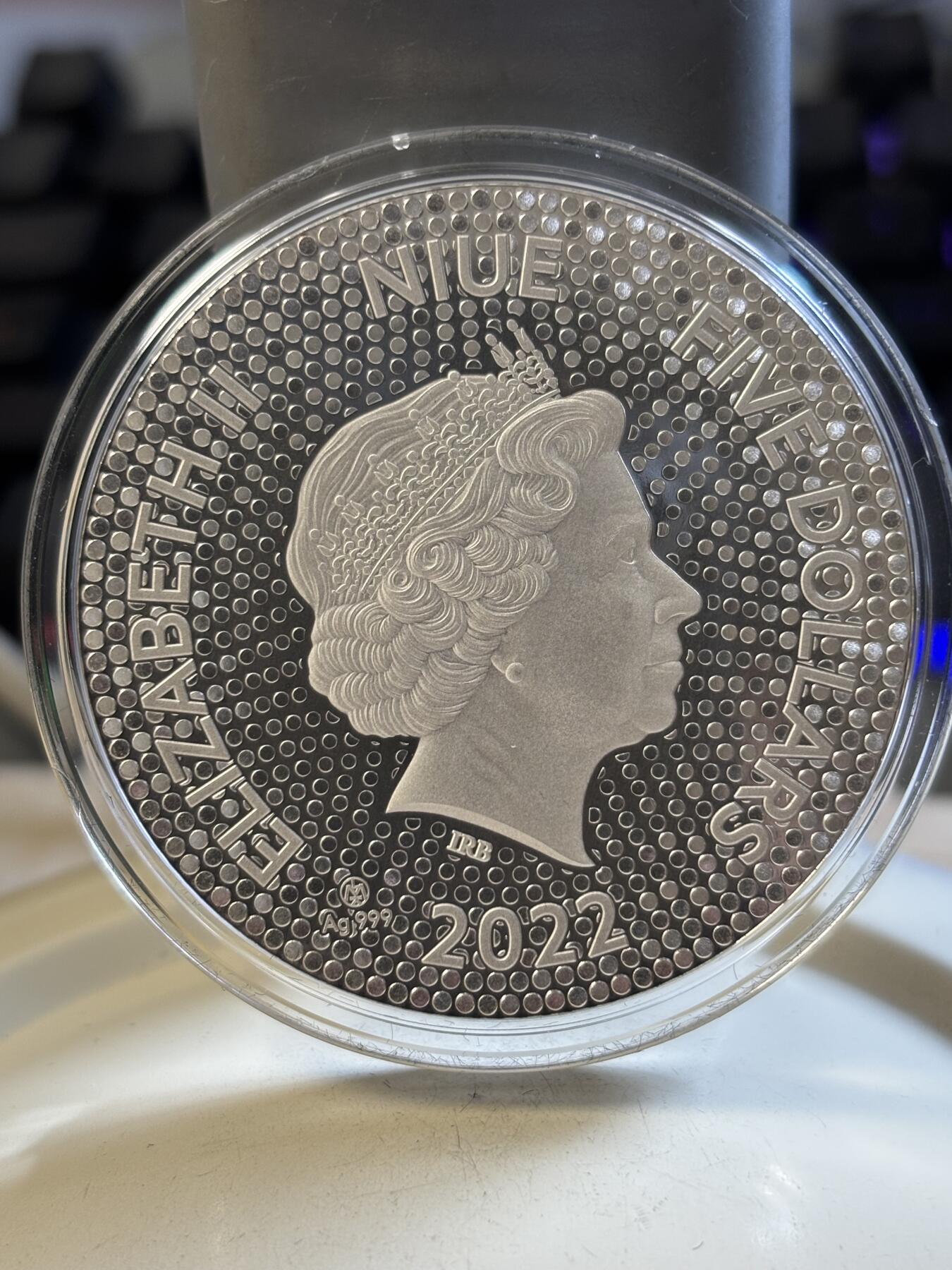 第191期拍卖 纽埃2022年中国生肖虎年圆点白虎2盎司纪念银币，999银，发行500枚，盒子内衬有破