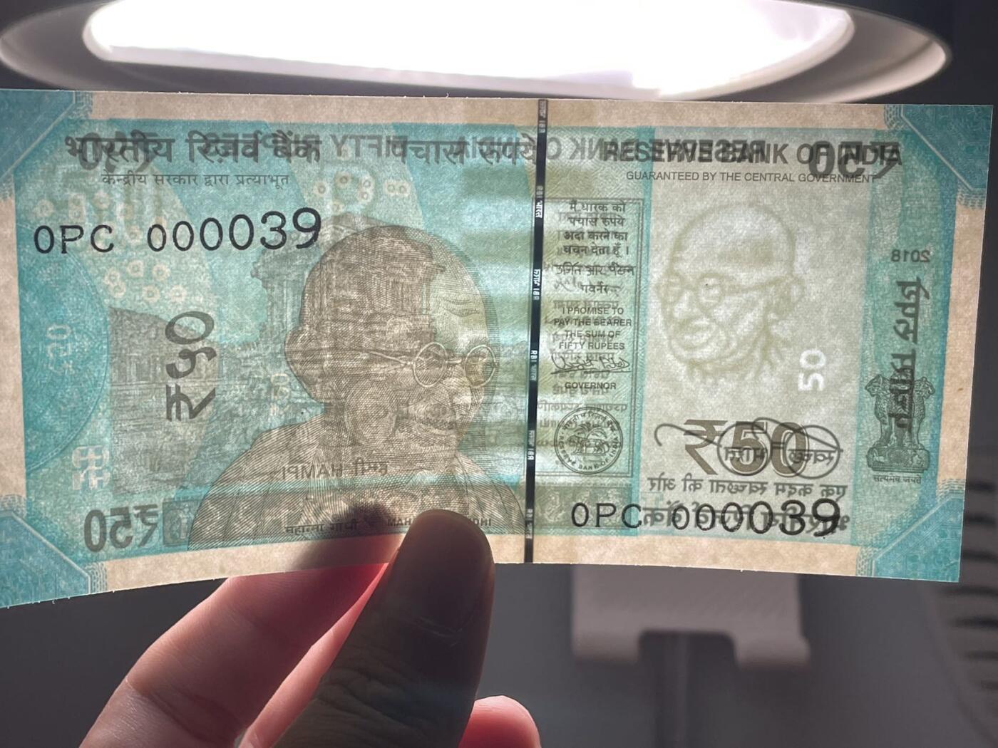 杂钞三张 UNC 有黄斑如图 印度为二位小号