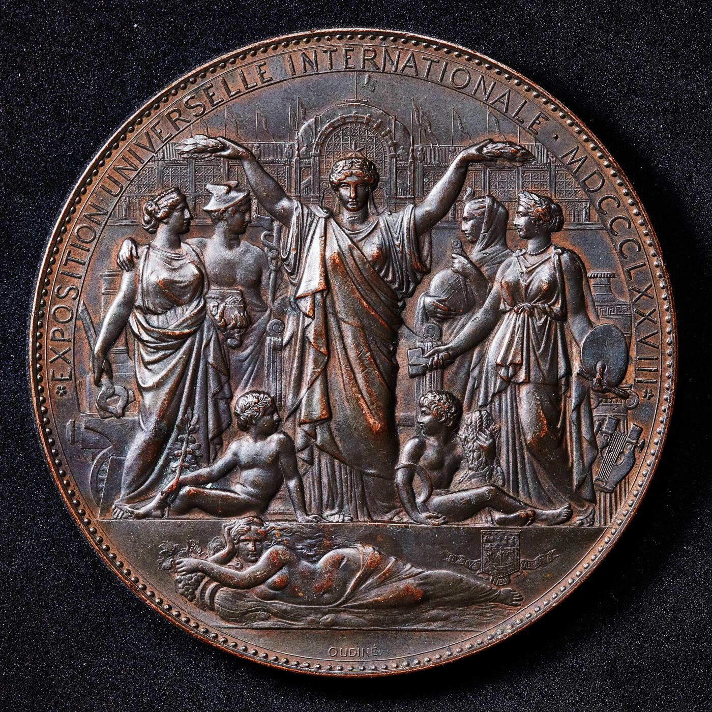 【俄甄集藏】马年新春第一拍 2026年(048)02-25星期三 晚 19:30 全场包邮 法国1878年纪念巴黎世博会高浮雕大铜章，直径：85mm，重量：309.3克，设计精美，巧克力包浆，原铸难得