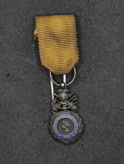 凯旋世界勋赏（第22期新年大拍）（欢迎送拍）（对拍品有疑问请询问客服，不接受到手刀，出价默认拍品品相。请认真阅读拍卖规则！出价默认已认可！）（收到货请录制开箱视频，无视频概不处理问题。） - 法国三共军事功勋mini银制（双面盔甲）