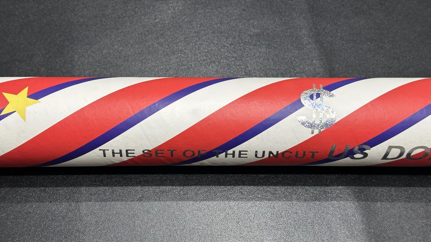 《外钞收藏家》第六百一十一期（农历新年第一场/快递恢复正常再发货）（长期征集拍品、欢迎藏友们联系合作） 2009年美国彩版20美元 16连体 接近全新  有一个边没保存好如图