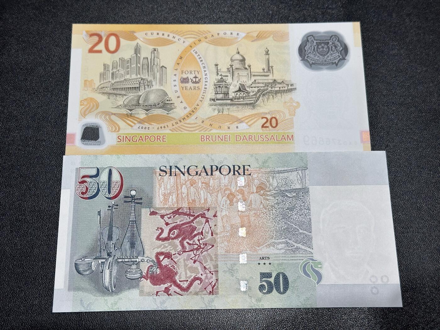 《外钞收藏家》第六百一十一期（农历新年第一场/快递恢复正常再发货）（长期征集拍品、欢迎藏友们联系合作） 新加坡20元 等值协议40周年纪念钞全新+人像纸币版50元全新一个角不绝