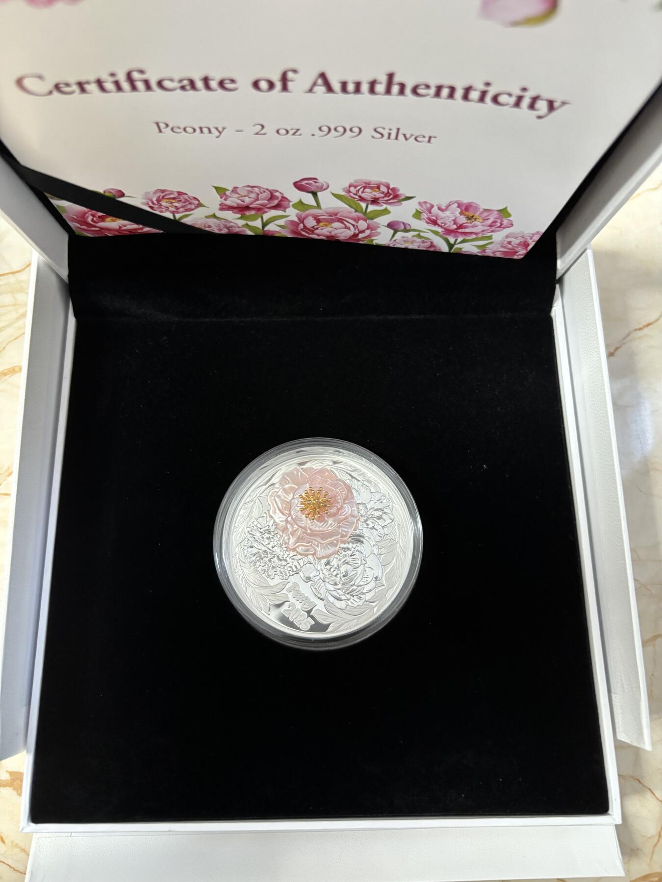 第191期拍卖 所罗门2025年镶嵌牡丹花2盎司纪念银币，999银，发行1500枚