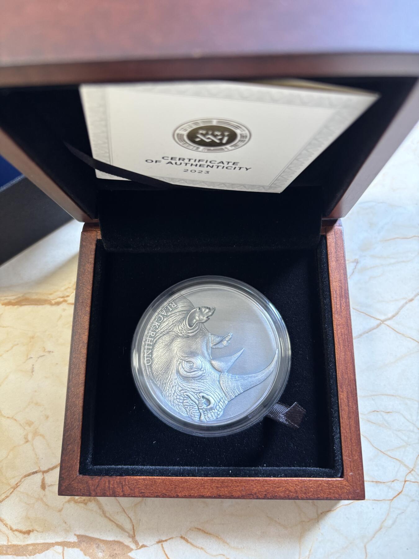 第191期拍卖 喀麦隆2023年野生动物表情系列4犀牛2盎司仿古银币，999银，发行500枚