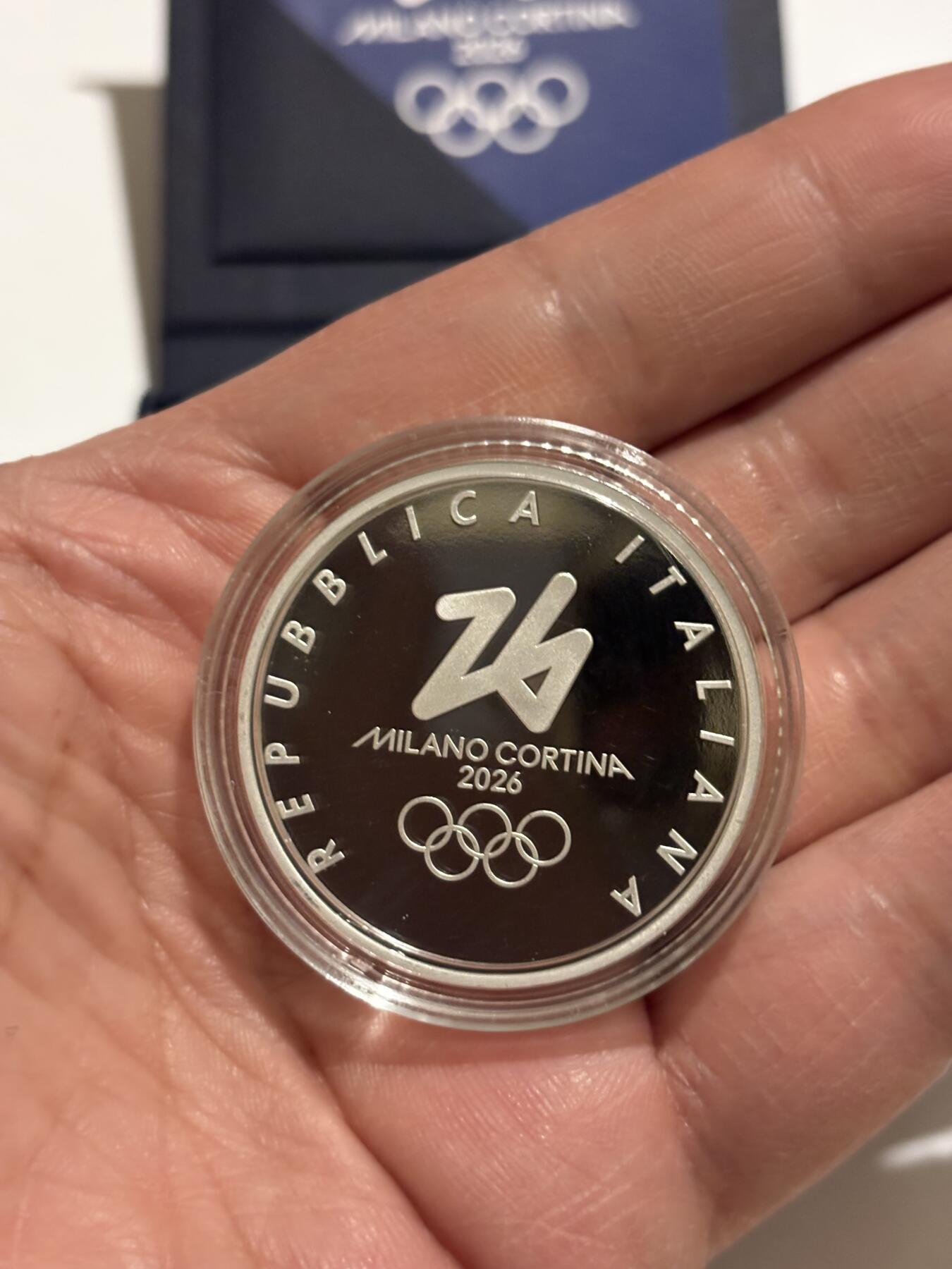 2026年米兰-科尔蒂纳丹佩佐冬季奥运会 而发行的官方纪念银币