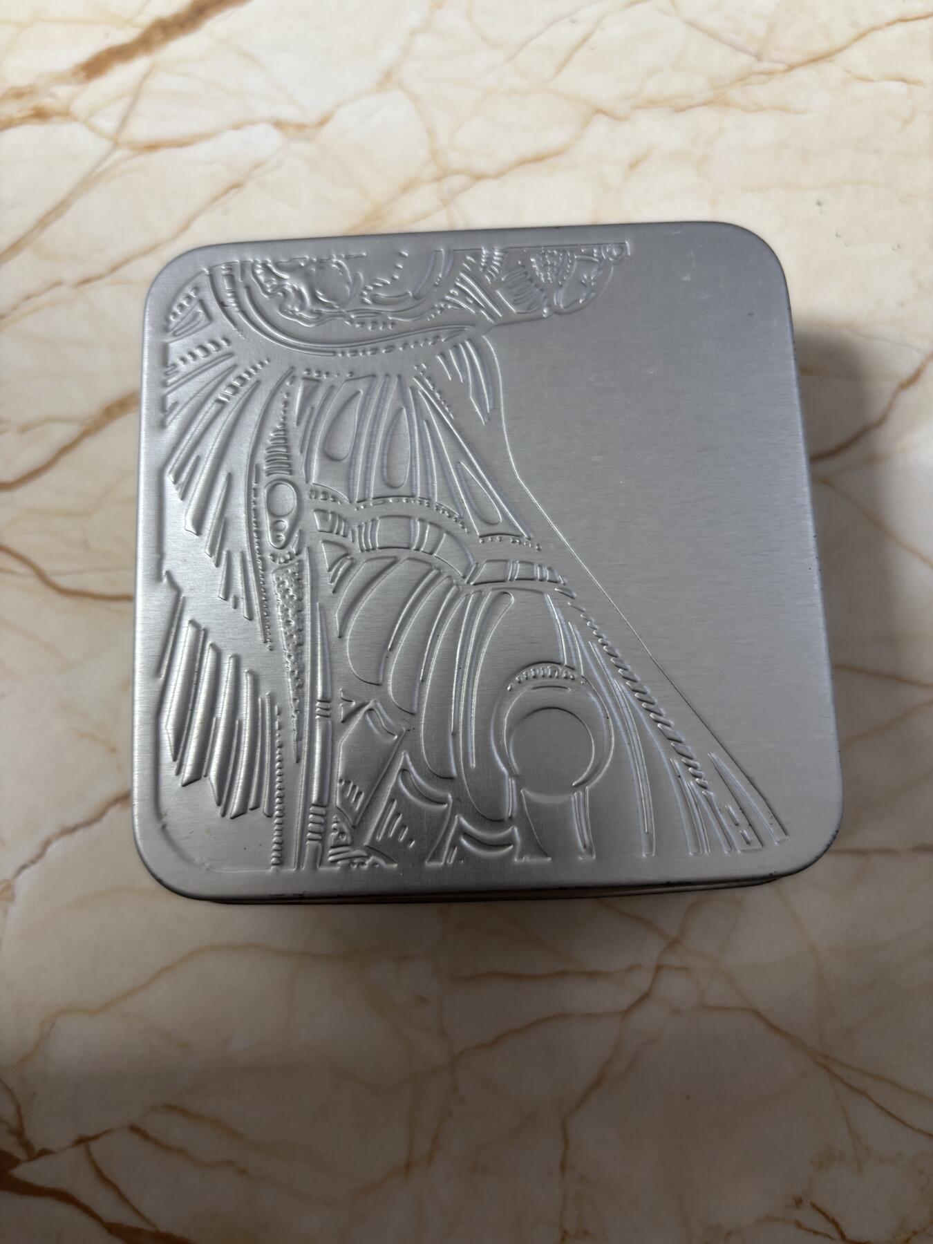 第191期拍卖 坦桑尼亚2018年鬼脸天蛾2盎司纪念银币，999银，发行999枚，塑料盒有破