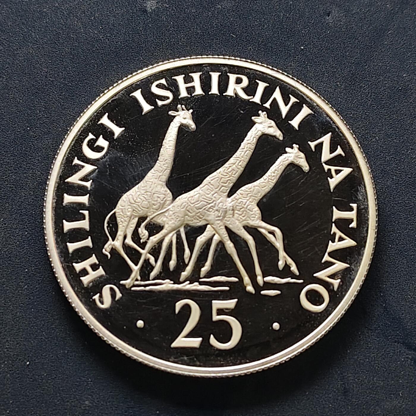 【全场包邮】纯粹捡漏拍503场 坦桑尼亚1974年25元WWF组织15周年系列长颈鹿精制纪念银币【38.61毫米28.28克92.5%】